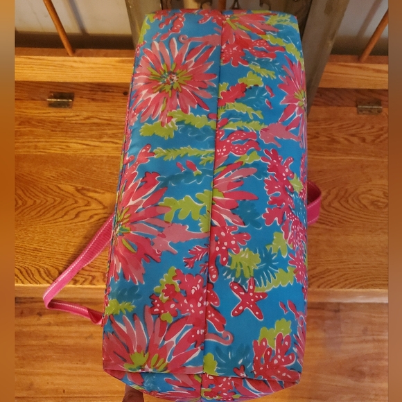 Lilly Pulitzer Trippin & Sippin Floral Insulated Tote Bag - Picture 6 of 11